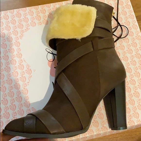 Boot - Picture 3 of 4